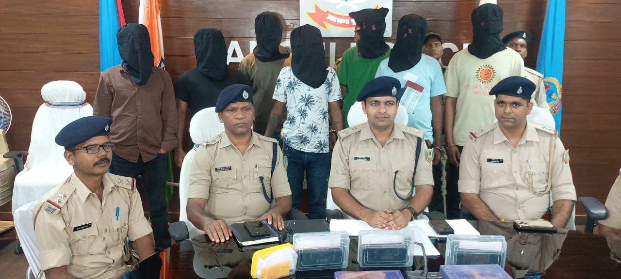 रंगदारी के उद्देश्य से हवाई फायरिंग,4 युवक हथियार के साथ गिरफ्तार