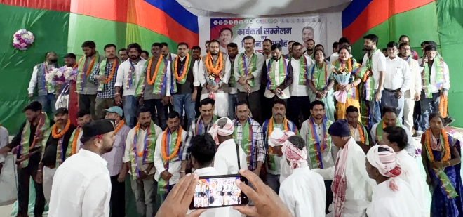 गुमला में आजसू का कार्यकर्ता सम्मेलन, सैकड़ों लोगों ने थामा पार्टी का दामन
