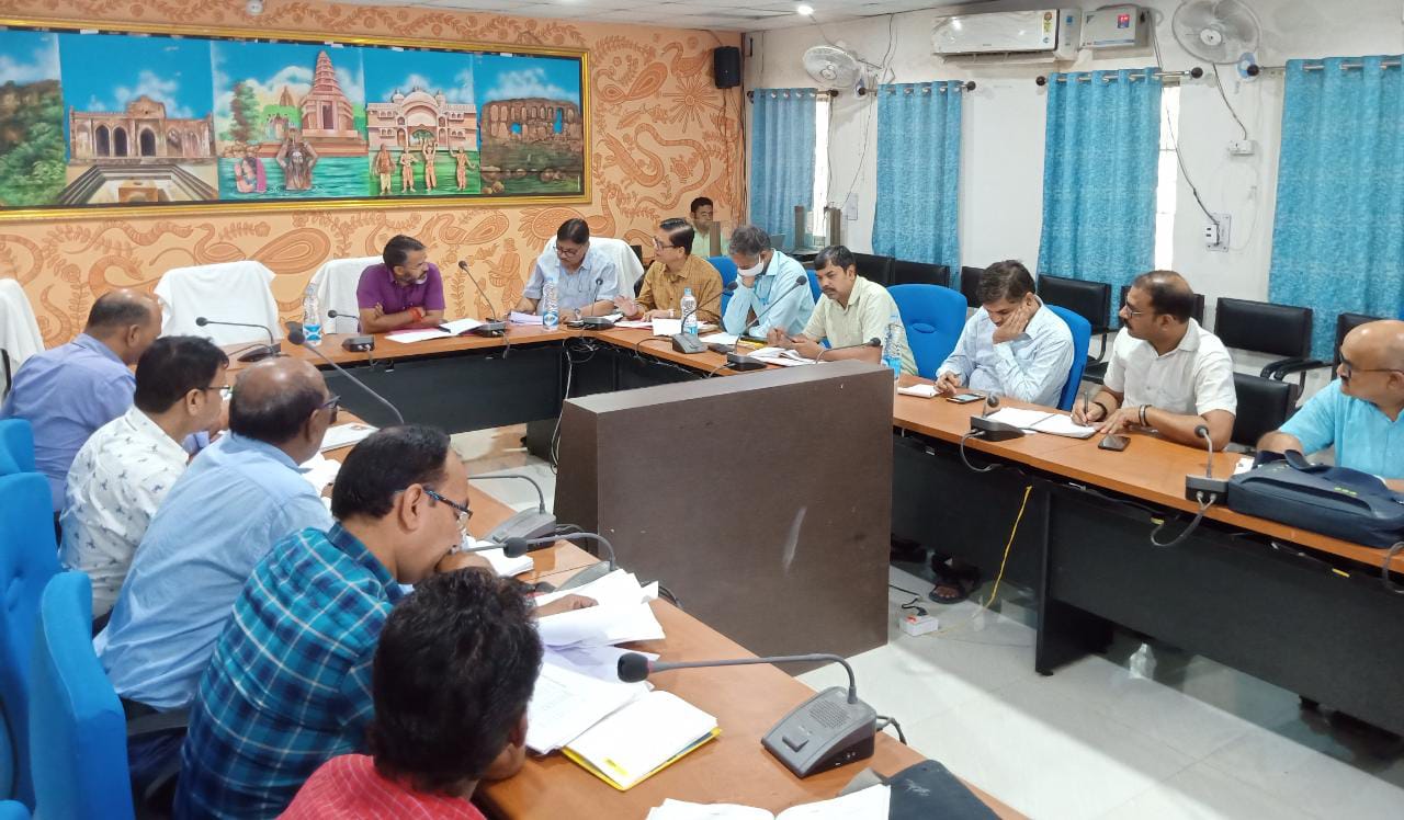 जिला शिक्षा परियोजना/ जिला शिक्षा अधीक्षक/जिला शिक्षा पदाधिकारी के कार्यों की समीक्षा बैठक आयोजित