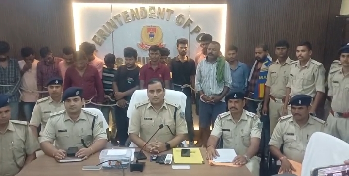 सरकारी पाइप चोरी करते 16 गिरफ्तार, 3 वाहन जब्त