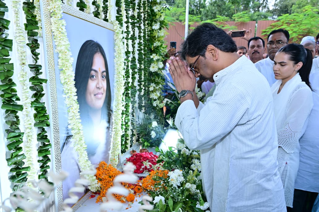 मुख्यमंत्री हेमंत सोरेन ने तृषा सिंह को दी भावपूर्ण श्रद्धांजलि