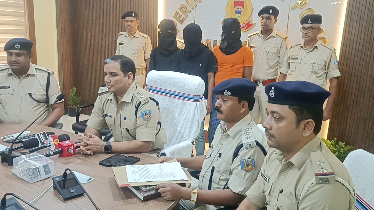 आभूषण लूट कांड में तीन अभियुक्त गिरफ्तार, लुटे गए आभूषण बरामद