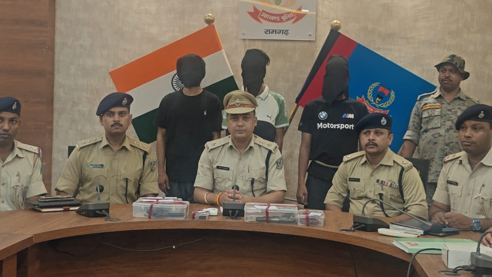 दहशत फैलाने के उद्देश्य से फायरिंग तीन अभियुक्त गिरफ्तार 