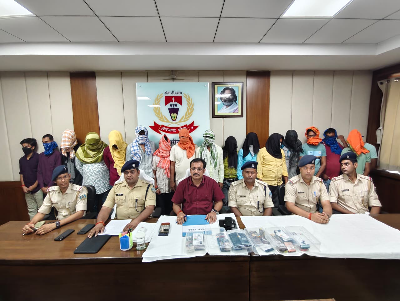 अवैध देह व्यापार.हजारीबाग पुलिस की बड़ी कार्रवाई – 06 होटल एवं रेस्टुरेंट में छापामारी, 17 गिरफ्तार, होटल सील