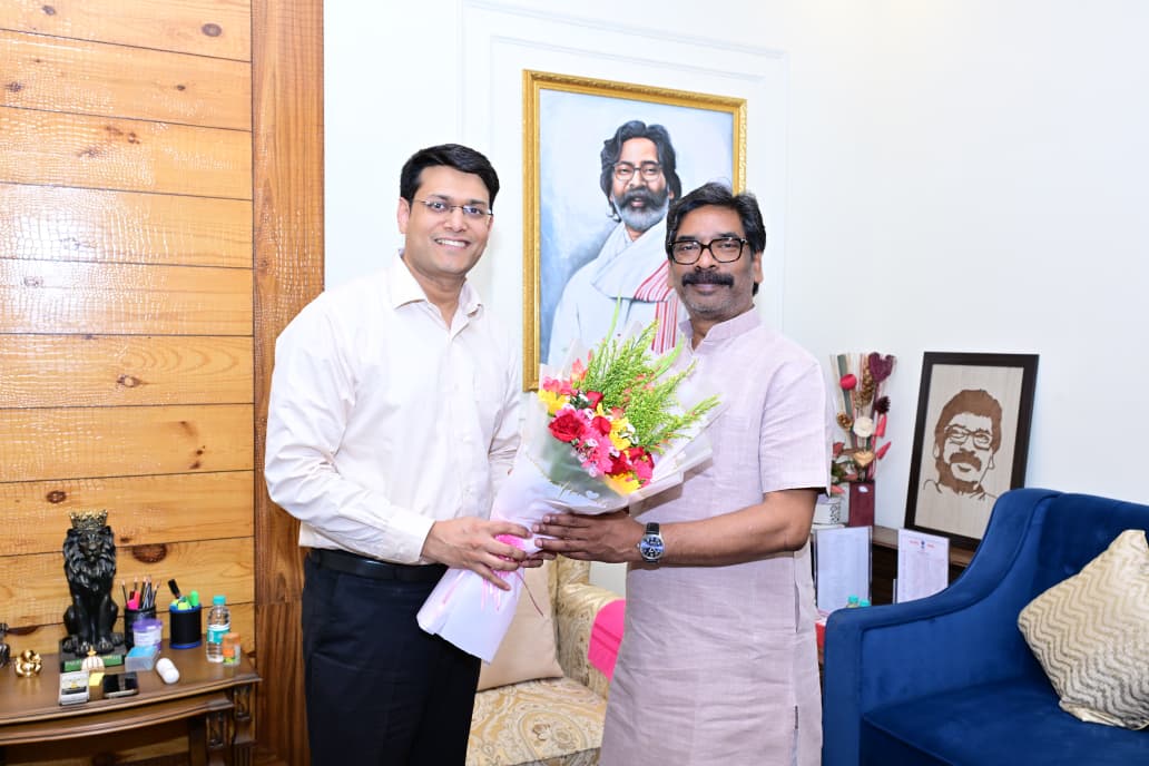 नव पदस्थापित प्रशासनिक पदाधिकारी ने की सीएम से शिष्टाचार मुलाकात