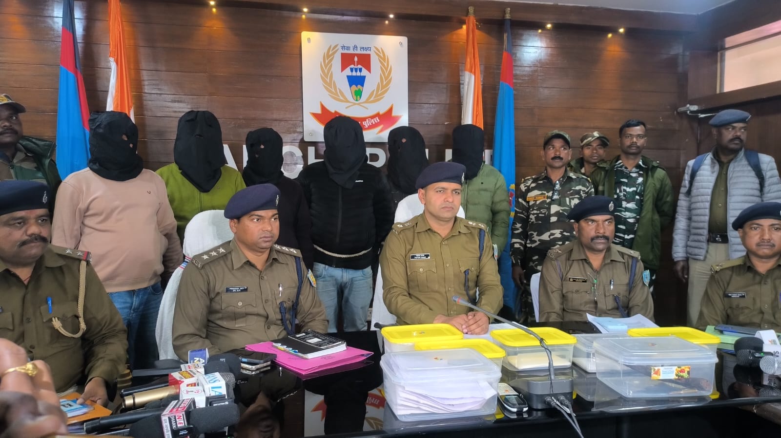 जमीन विवाद,दो गुटों के बीच गोलीबारी,कई घायल,6 अभियुक्त गिरफ़्तार, सिटी एसपी ने की प्रेस वार्ता 