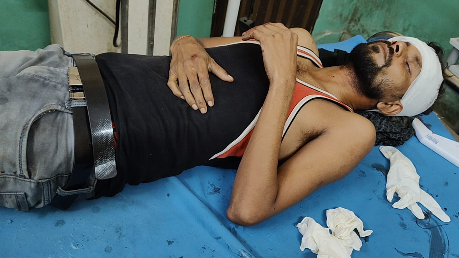 रांची-पुरुलिया मार्ग पर हादसा, पुलिस ने स्थानीय लोगों की मदद से घायलों को पहुंचाया अस्पताल
