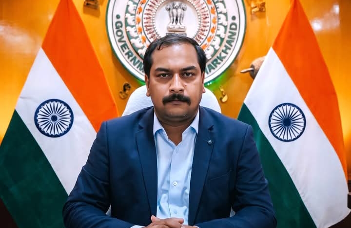 साहिबगंज के 37वें उपायुक्त-सह-जिला दंडाधिकारी के रूप में  दीपक कुमार दुबे ने संभाला कार्यभार