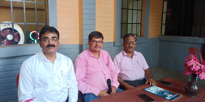 जब तक सुप्रीम कोर्ट मे फैसला नहीं, तबतक शिक्षा विभाग गैर मान्यता प्राइवेट स्कूलो पर कोई कार्रवाई न करें - राम प्रकाश तिवारी