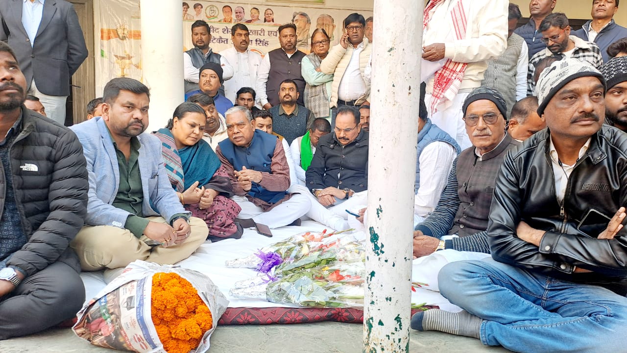 कांग्रेस भवन में मनाई गई शाहिद शेख भिखारी एवं टिकैत उमराव सिंह की शहादत दिवस