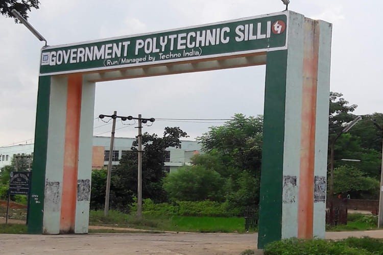 सिल्ली पॉलिटेक्निक के 32 छात्रों का टाटा पैसेंजर इलेक्ट्रिक में चयन