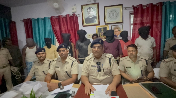 गला दबाकर हत्या के मामले में 7 गिरफ्तार