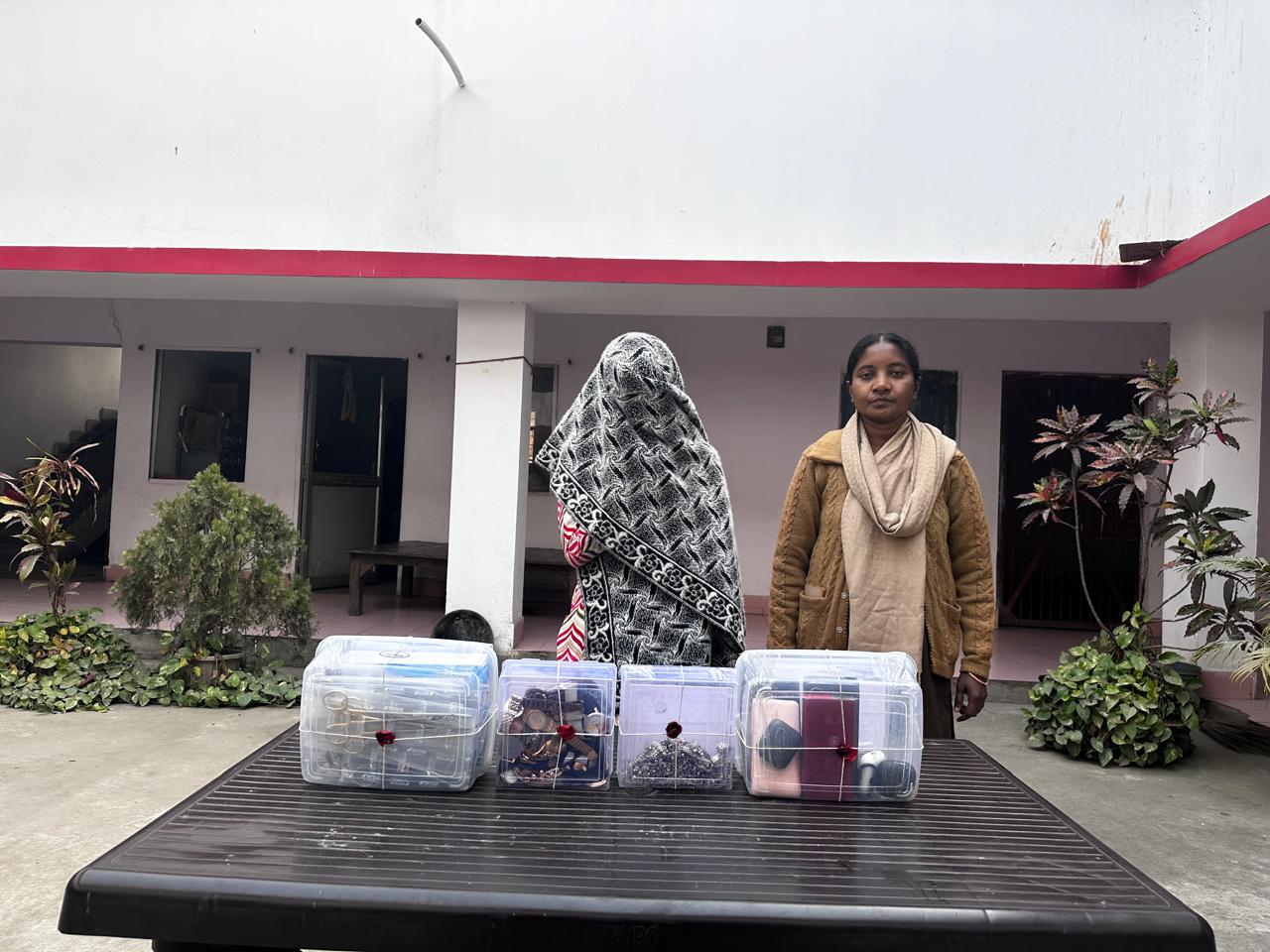 पुलिस की बड़ी कार्रवाई: चोरी के सामान के साथ एक महिला गिरफ्तार, भारी मात्रा में सामान बरामद