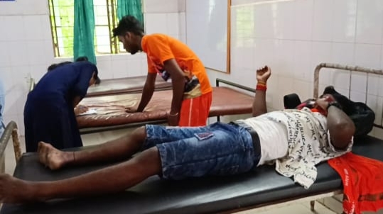 दो मोटरसाइकिल के बीच टक्कर 1 घायल