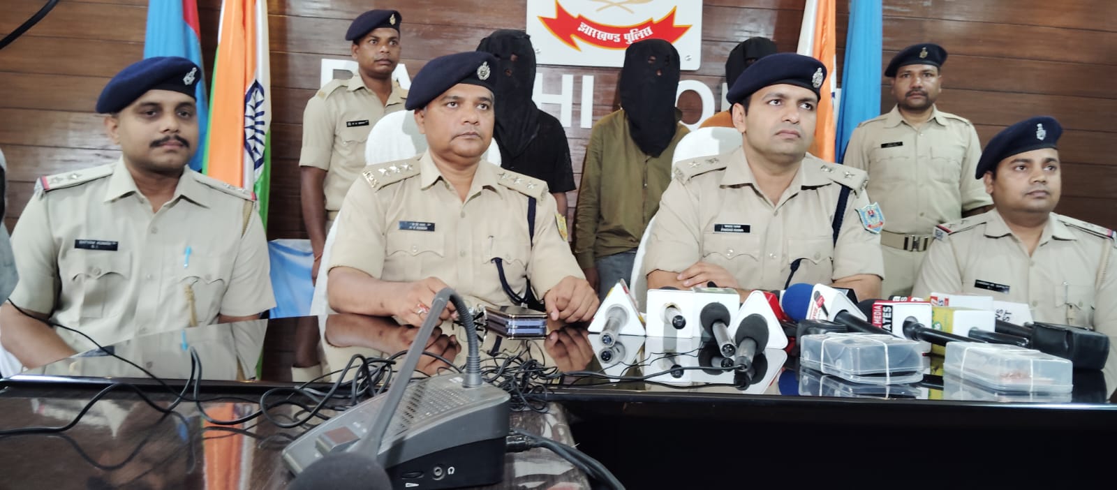 छीनतई करने वाले तीन युवक गिरफ्तार, कई कण्डों में है शामिल