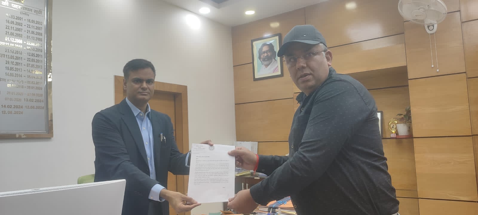 सिमरिया में औद्योगिक पार्क की स्थापना की मांग, भवन निर्माण विभाग के सचिव को विधायक उज्जवल कुमार दास ने सौंपा ज्ञापन