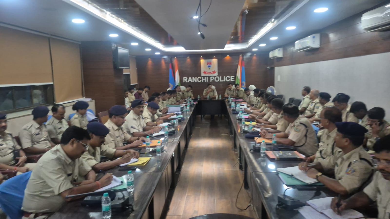 रांची में अपराध नियंत्रण और कानून-व्यवस्था को लेकर SSP ने की बड़ी समीक्षा बैठक, थानों को दिए सख्त निर्देश