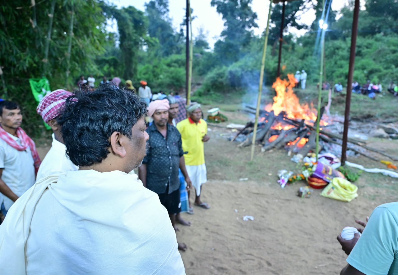 सीएम हेमंत सोरेन ने दी मां रूपी सोरेन को अंतिम विदाई, नेमार में। हुआ दाह संस्कार 