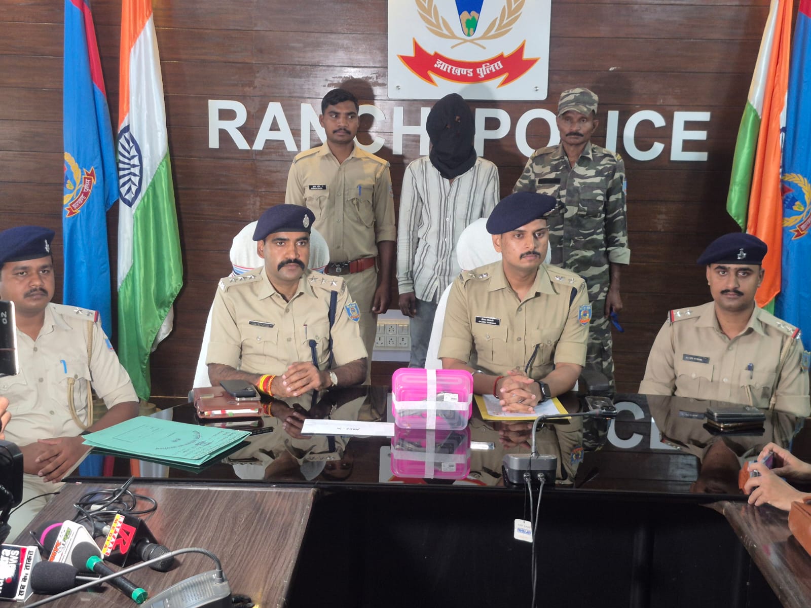 पिठौरिया फायरिंग कांड का खुलासा, दो आरोपी गिरफ्तार, ग्रामीण एसपी ने दी जानकारी 