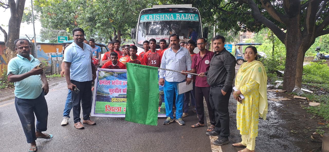 64वीं सुब्रतो मुखर्जी फुटबॉल प्रतियोगिता खेलने के लिए साहिबगंज की टीम रवाना