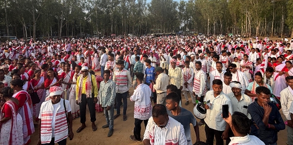 कुरमी समुदाय को ST कोटा में शामिल करने के विरोध में आयोजित आदिवासी जन आक्रोश रैली