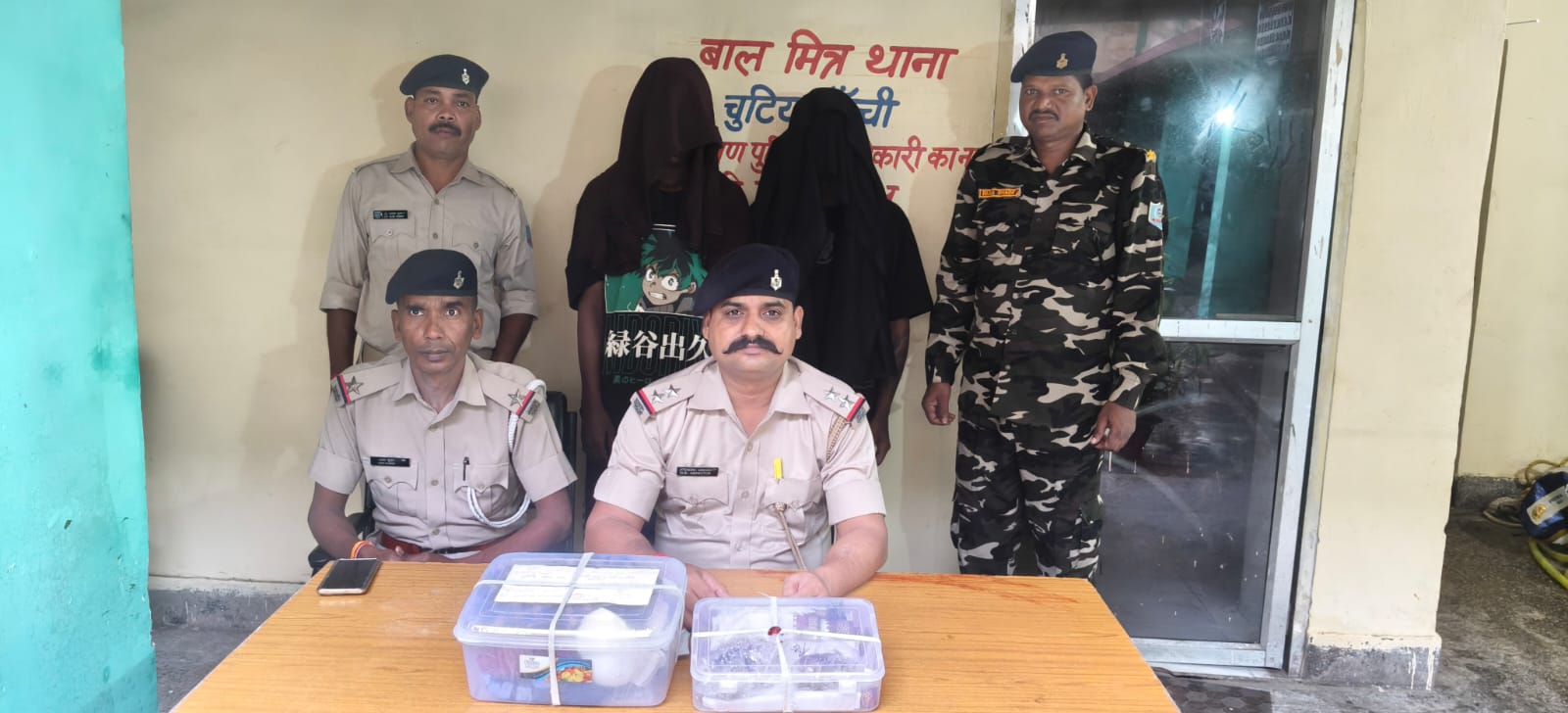 चुटिया थाना अंतर्गत गृहभेदन कांड का खुलासा, मुख्य आरोपी समेत दो गिरफ्तार,करीब 23 लाख रुपये के सोने-चांदी के जेवरात बरामद