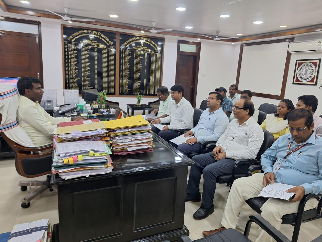 डीसी ने की नगरपालिका (आम) निर्वाचन 2025 की तैयारियों को लेकर  महत्वपूर्ण समीक्षा बैठक