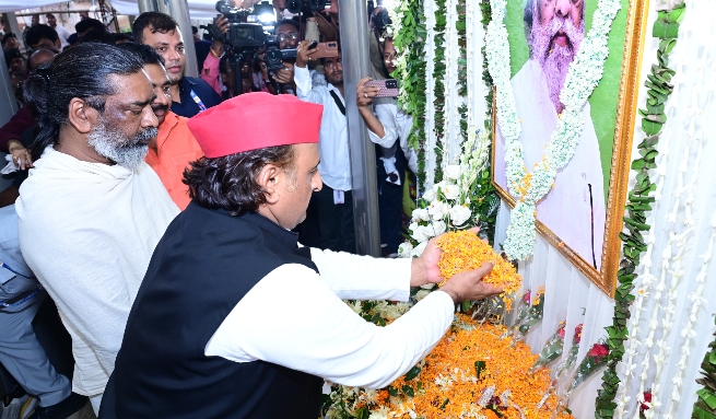 पूर्व मुख्यमंत्री अखिलेश यादव ने स्मृति- पूर्व मुख्यमंत्री-सह-राज्यसभा सांसद दिशोम गुरु शिबू सोरेन को दी भावपूर्ण श्रद्धांजलि