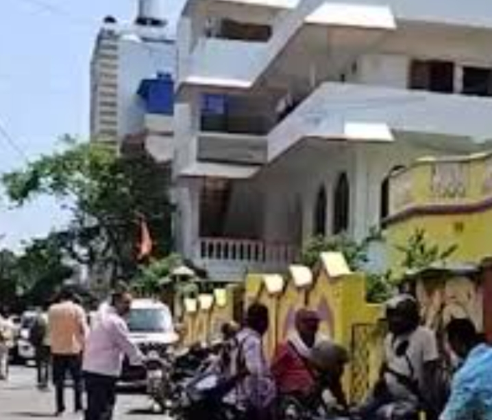 रांची आरएसएस कार्यालय पर पेट्रोल बम से हमला, CCTV में कैद हुई वारदात,सियासत गरमाई