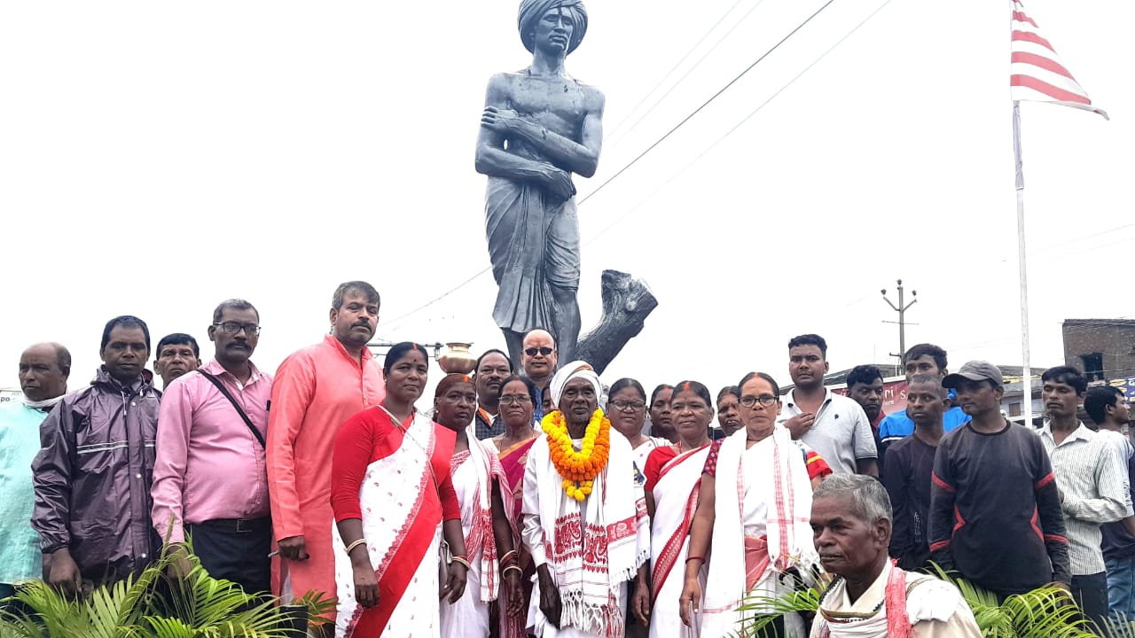 उलिहातु खूंटी से मिट्टी कलश रथ के द्वारा चलकर रांची पहुंचने पर आदिवासी संगठनों ने किया स्वागत