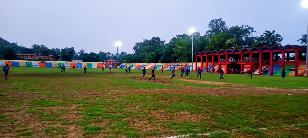 विश्व आदिवासी दिवस के अवसर पर आयोजित जिला स्तरीय खेल प्रतियोगिताओं का दूसरा दिन,महिला वर्ग 200 मीटर में अल्का उरांव,साहेबगंज एवं संतोष मुर्मू - मंडरो पुरुष वर्ग में ने जीता स्वर्ण