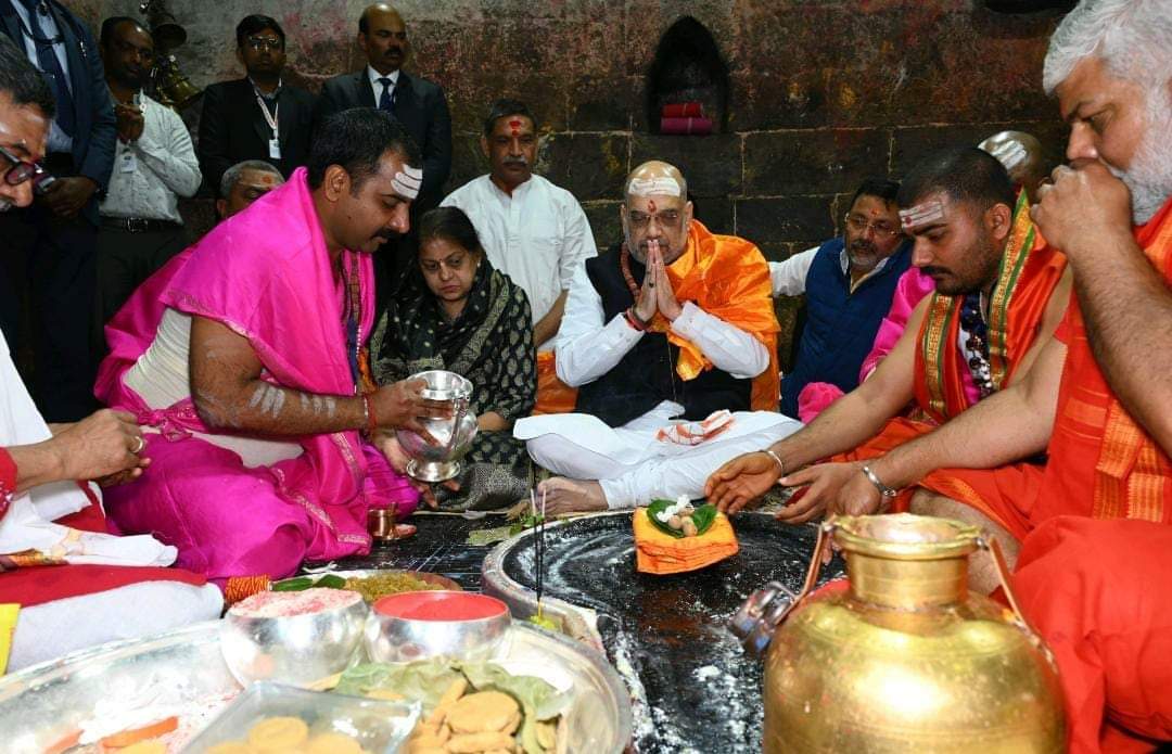 केंद्रीय गृहमंत्री अमित शाह पंहुचे देवों की नगरी देवघर, बाबा मंदिर में की षोड्शोपचार विधि से पूजा अर्चना