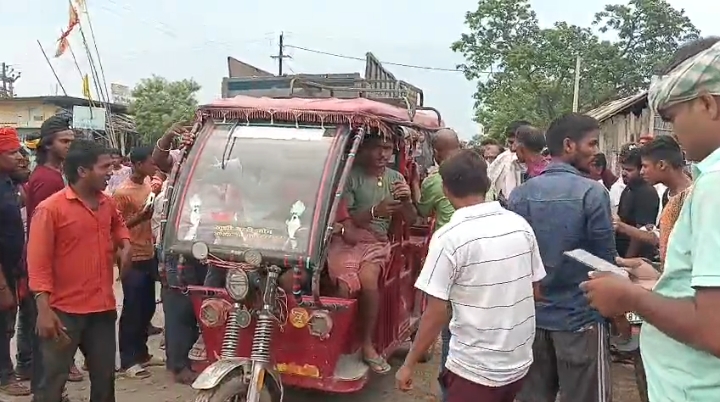 हाईवे की चपेट में आया मोटरसाइकिल चालक, बुरी तरीके से घायल