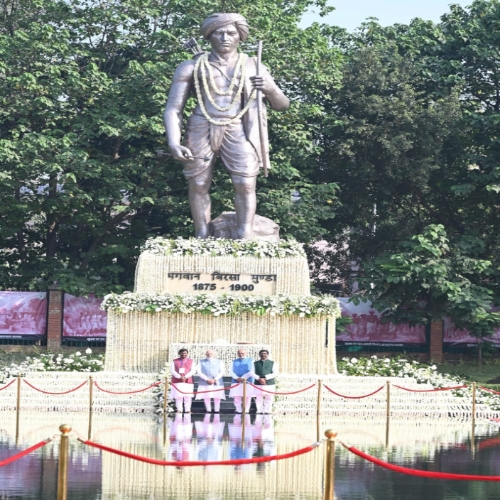 भगवान बिरसा मुंडा की जयंती पर प्रधानमंत्री ने किया नमन,मौजूद है राज्यपाल और मुख्यमंत्री