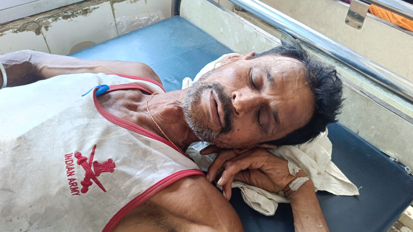मजदूर से मांगी कमाई की आधी रकम,नहीं देने पर की पिटाई