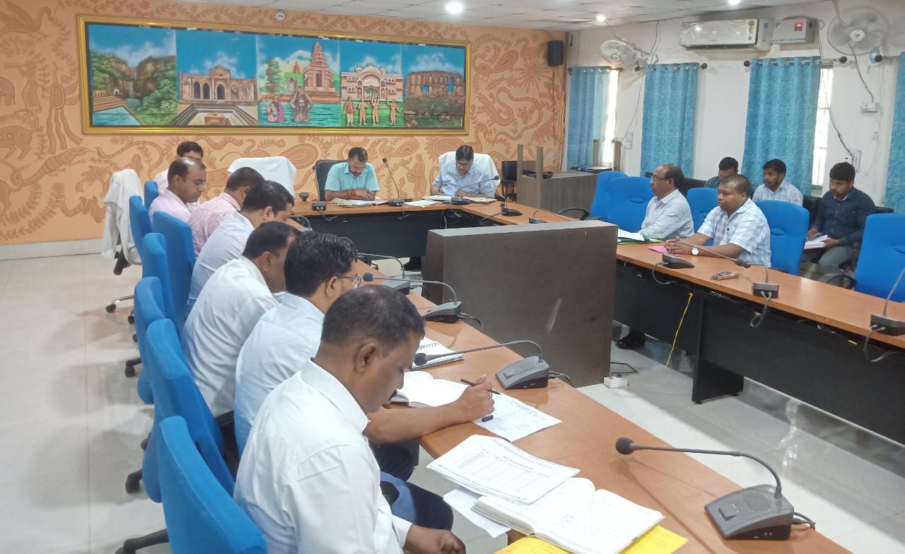 डीएमएफटी, पर्यटन, सीएसआर, आकांक्षी योजना, अनाबद्ध निधी अंतर्गत संचालित योजनाओं की समीक्षा बैठक हुई आयोजित