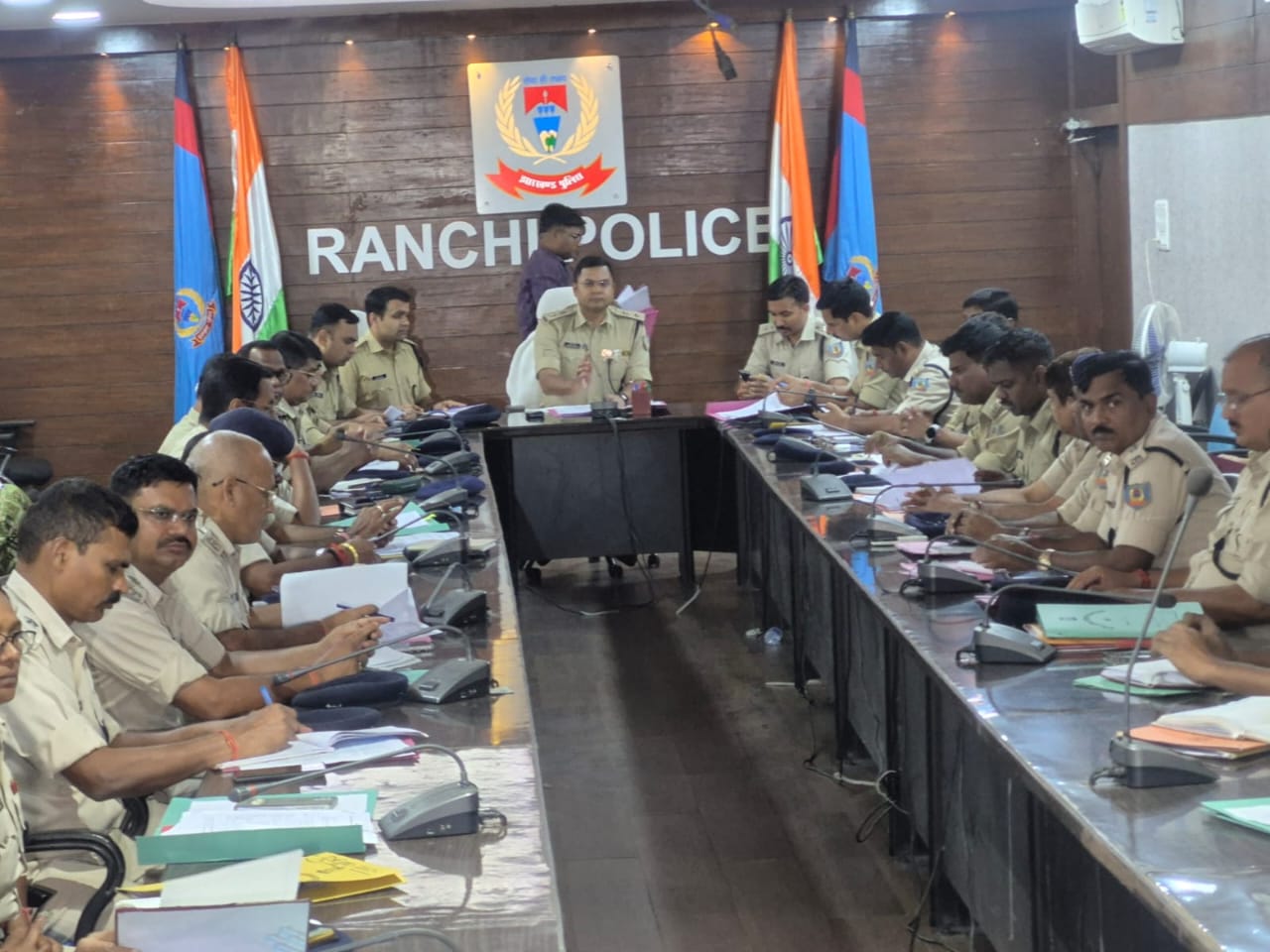 दुर्गा पूजा को लेकर राँची पुलिस अलर्ट, सुरक्षा से लेकर यातायात तक की तैयारियों की SSP ने की समीक्षा