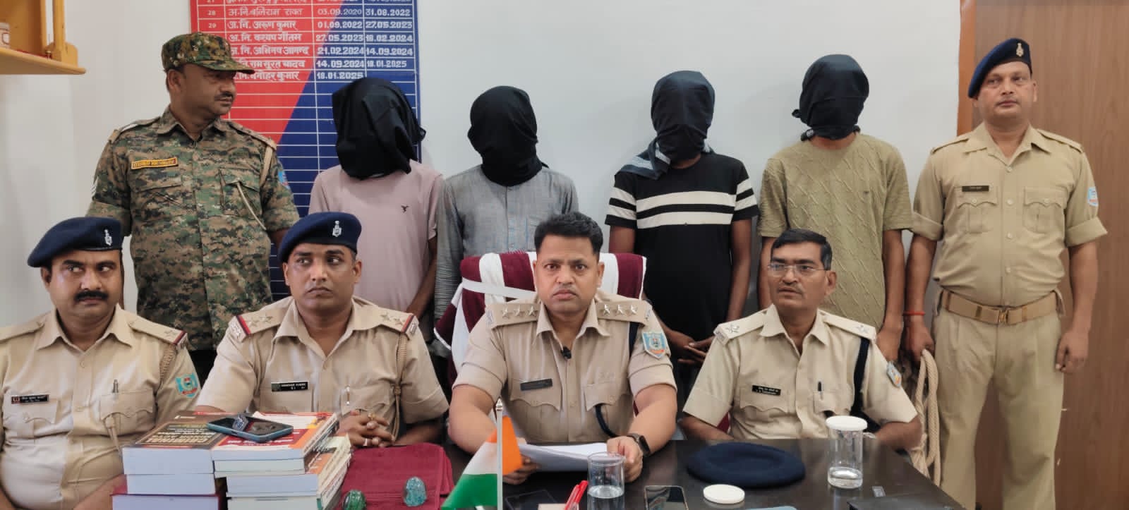 चोरी के गाड़ी के साथ 4 अभियुक्त गिरफ्तार