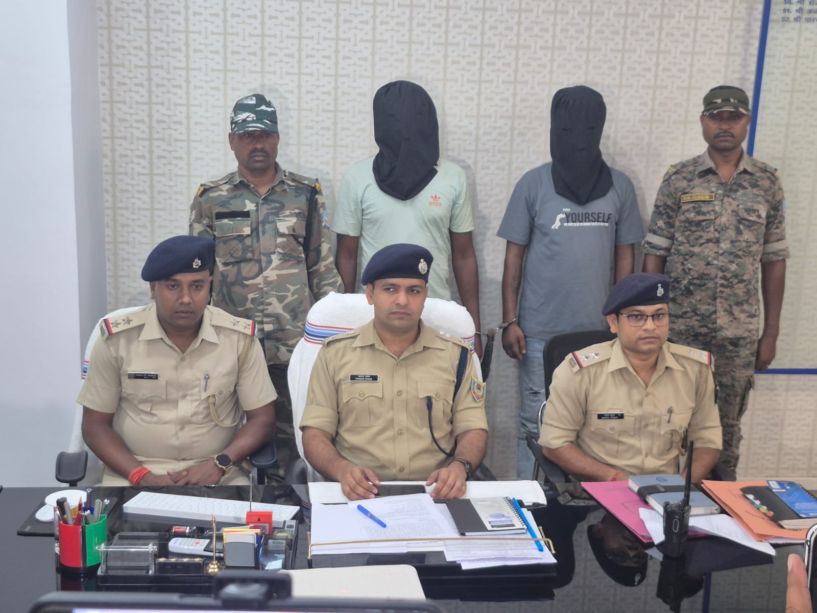 एंटी क्राइम चेकिंग में दो युवक हथियार के साथ गिरफ्तार